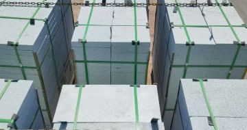 运城 芝麻白花岗岩5公分地铺石 花岗岩厂家工厂装车日常