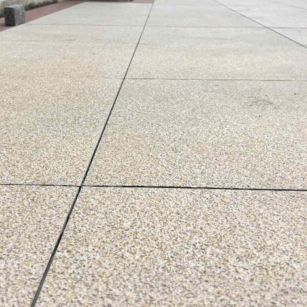 运城 黄金麻花岗岩石板材荔枝面地面铺装效果