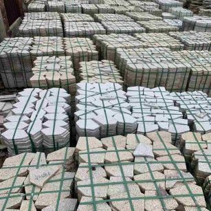 运城 黄金麻白麻花岗岩荔枝面地铺石(冰裂纹)