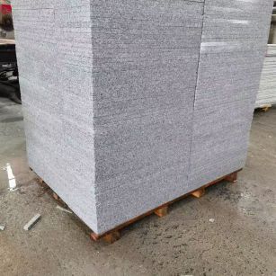 运城 芝麻白火烧面1.8厚300*600地铺石，尺寸标准，厚薄均匀