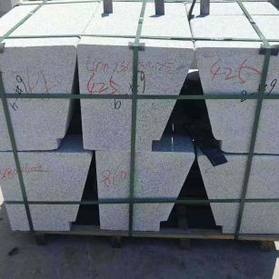 运城 芝麻白异形坐凳，石凳