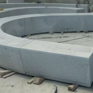 运城 芝麻白花岗岩光面弧形坐凳