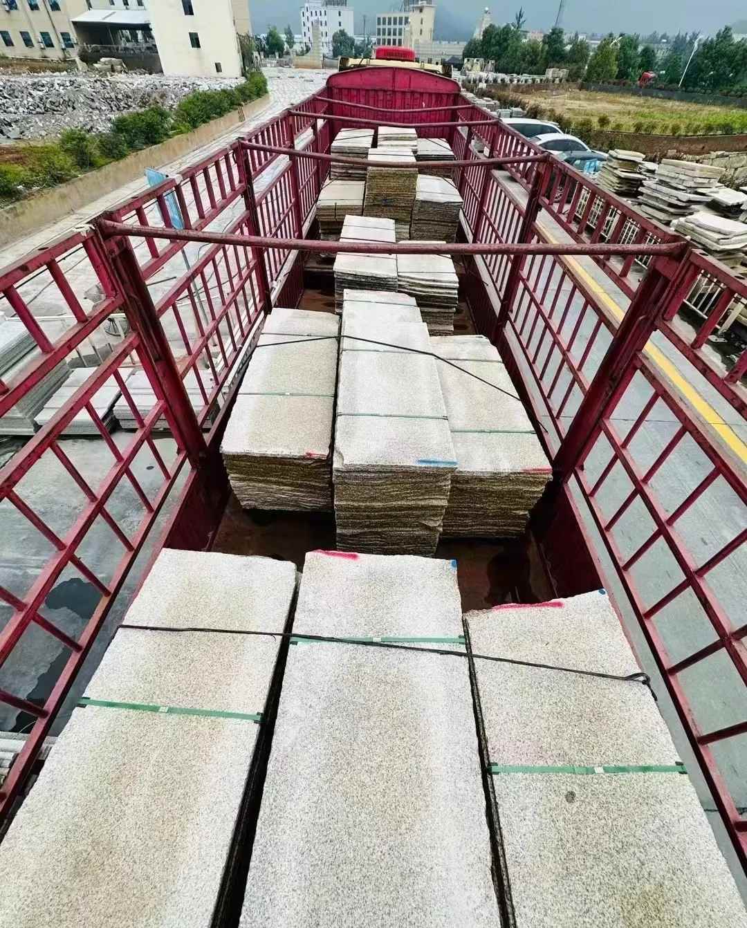 运城 黄金麻花岗岩荔枝面，光面毛板装车完成