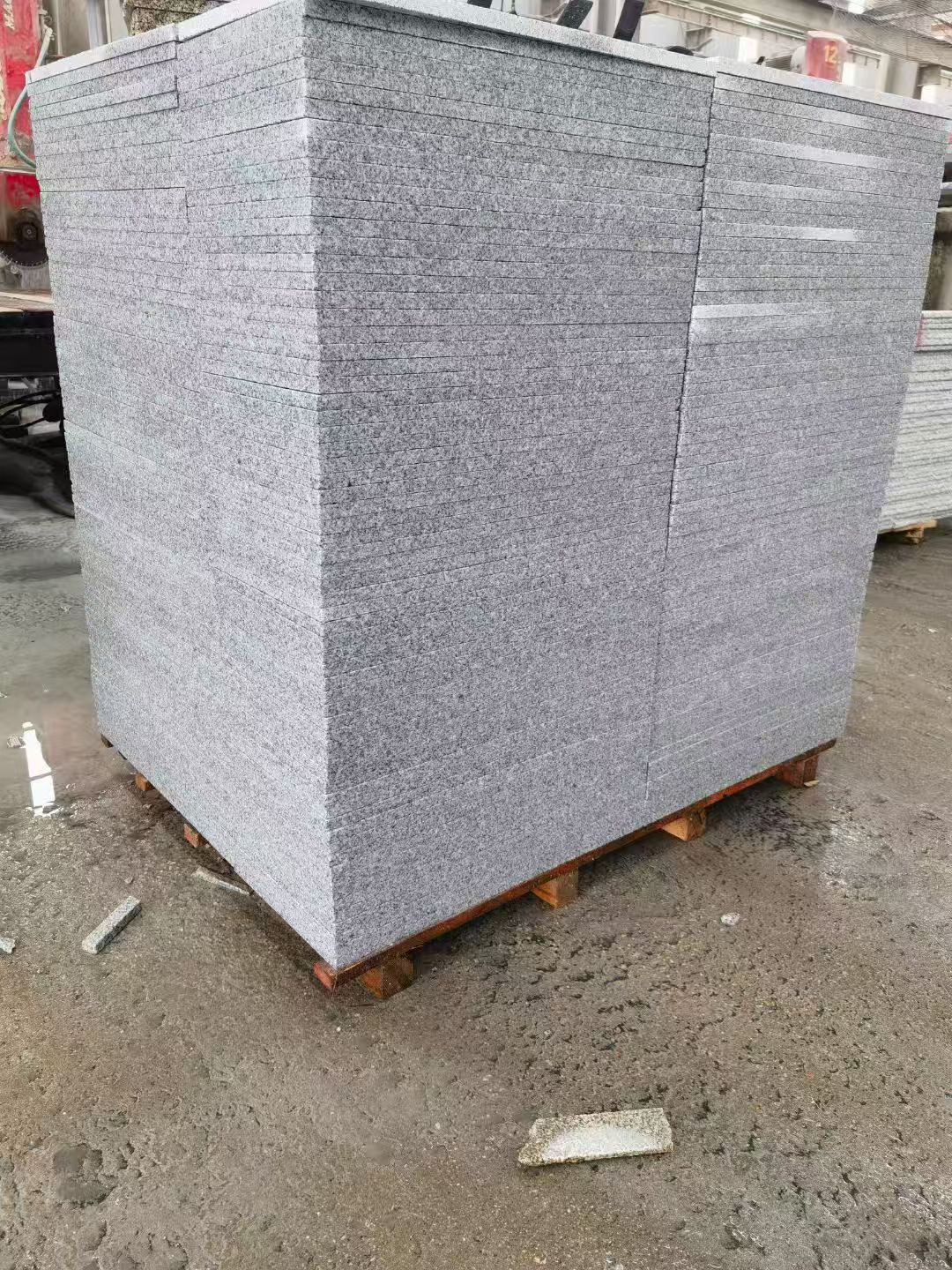 运城 芝麻白火烧面1.8厚300*600地铺石，尺寸标准，厚薄均匀