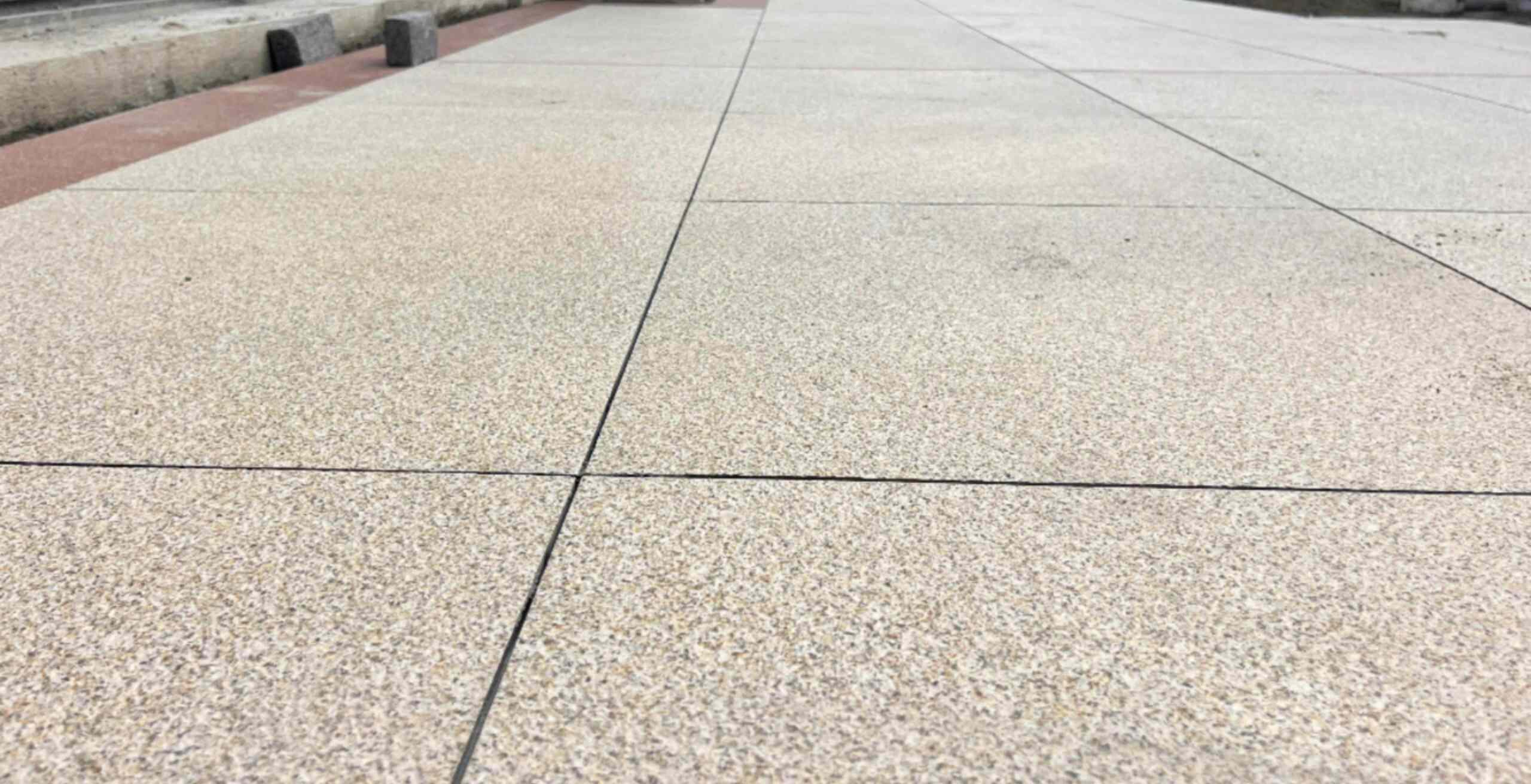 运城 黄金麻花岗岩石板材荔枝面地面铺装效果