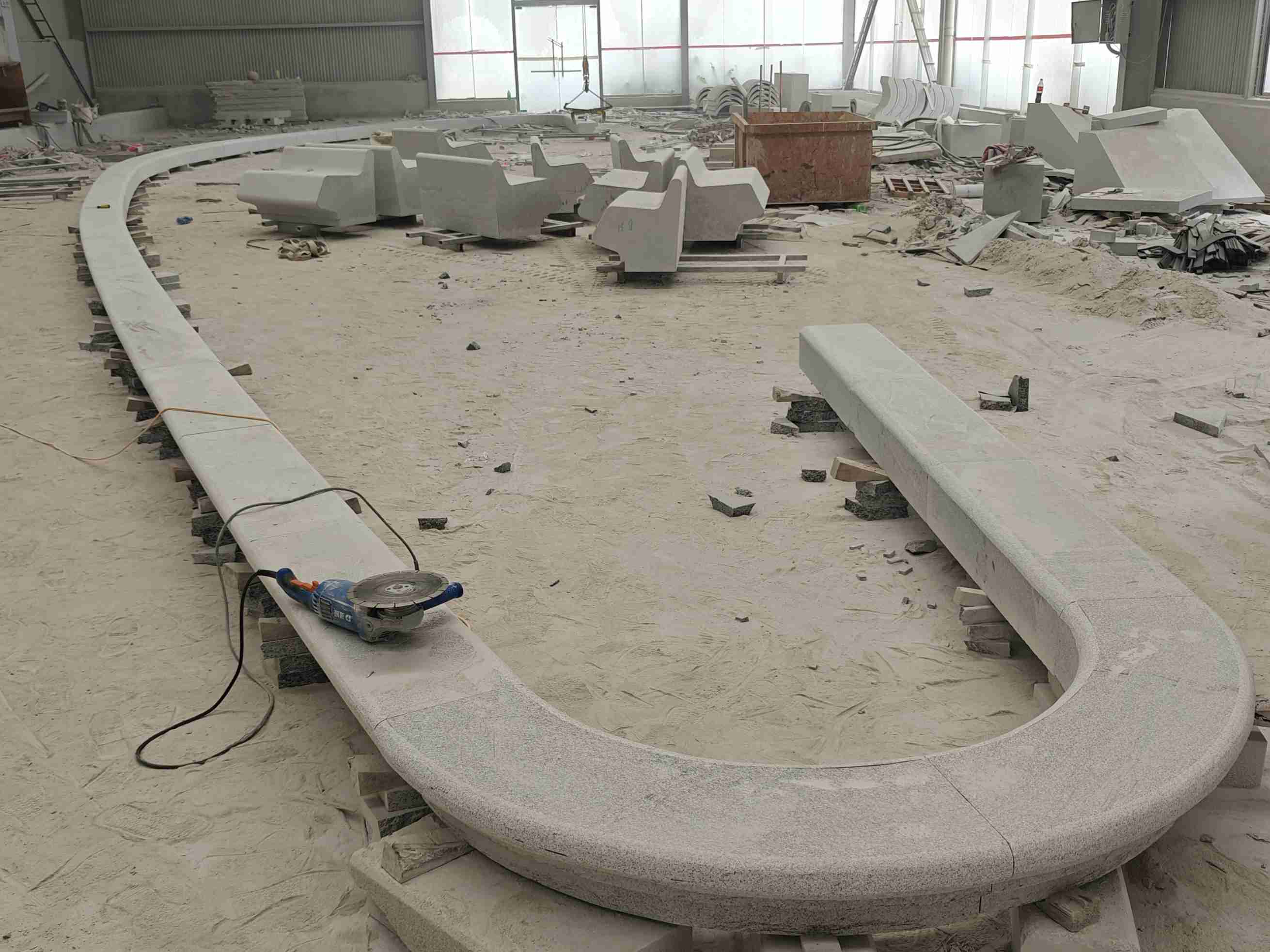 运城 芝麻白花岗岩弧形花坛石，坐凳石