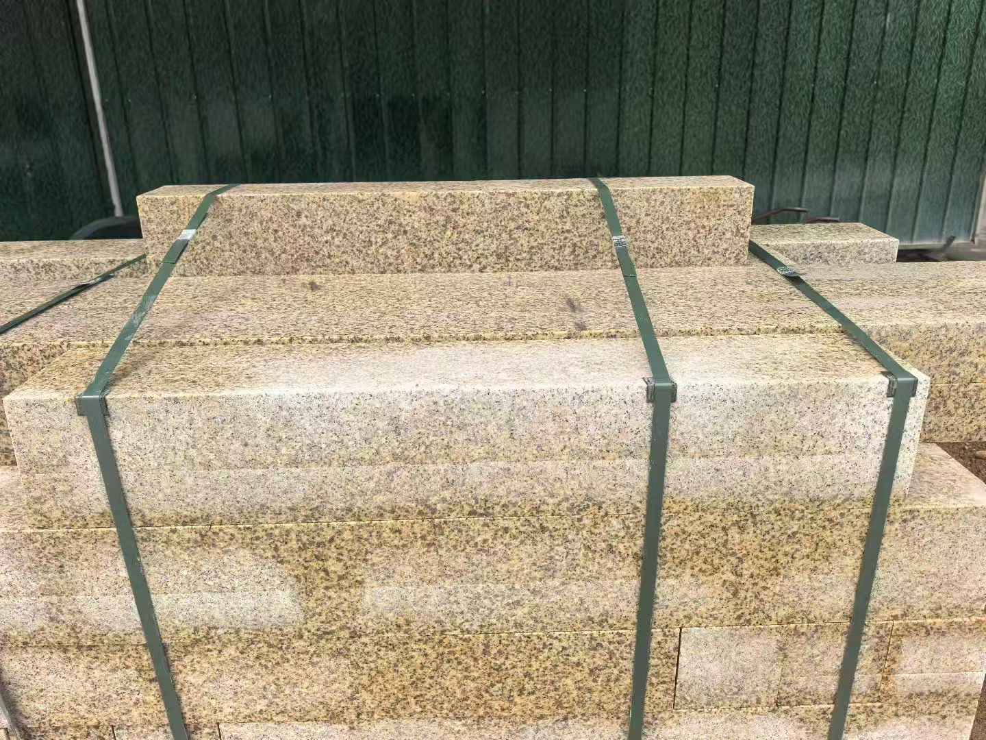 运城 黄金麻花岗岩石材机切面栏杆料半成品