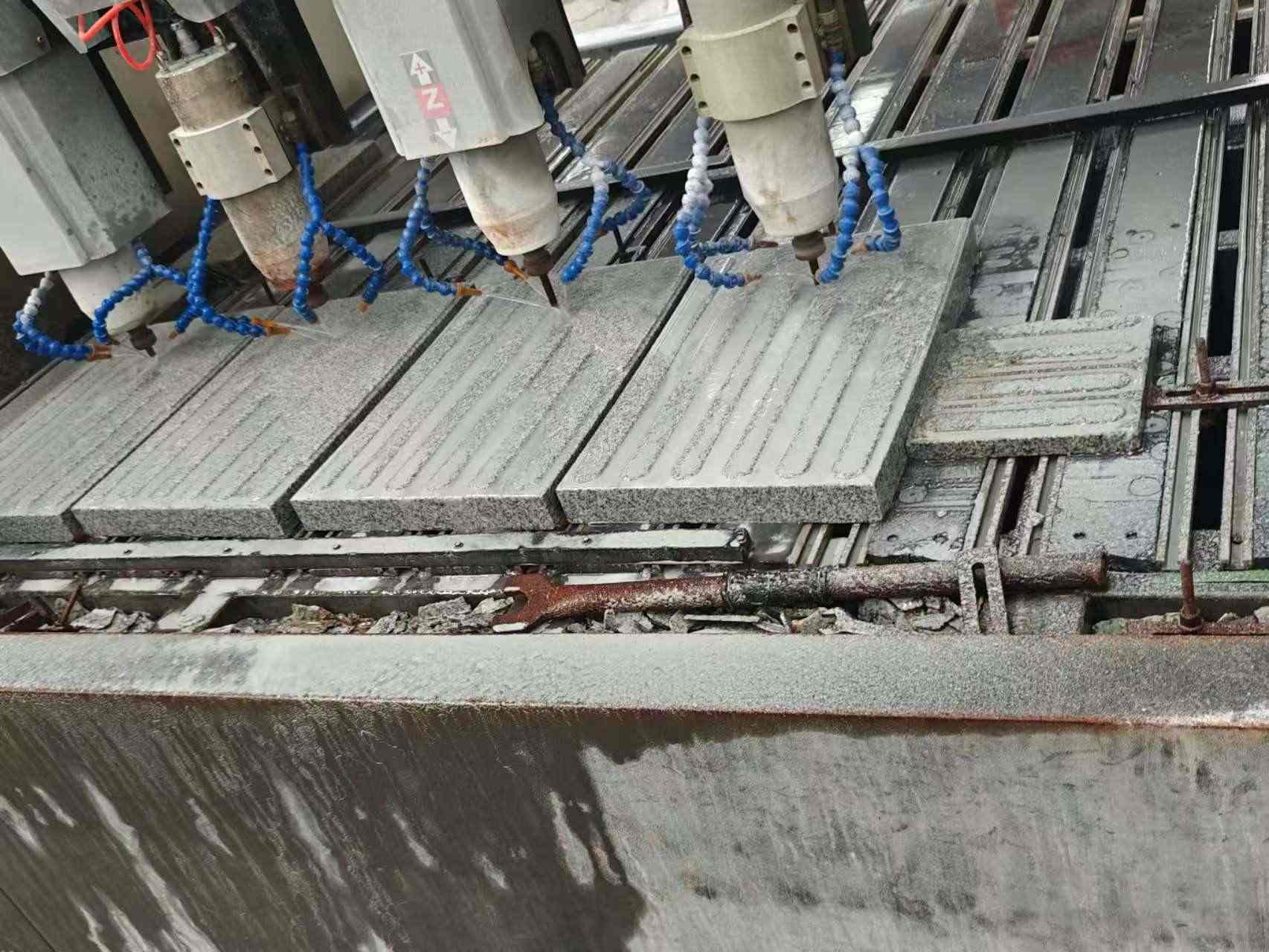 运城 芝麻白花岗岩荔枝面盲道雕刻