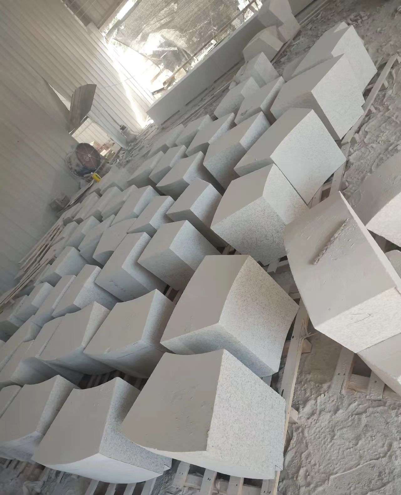 运城 白麻花岗岩异形坐凳