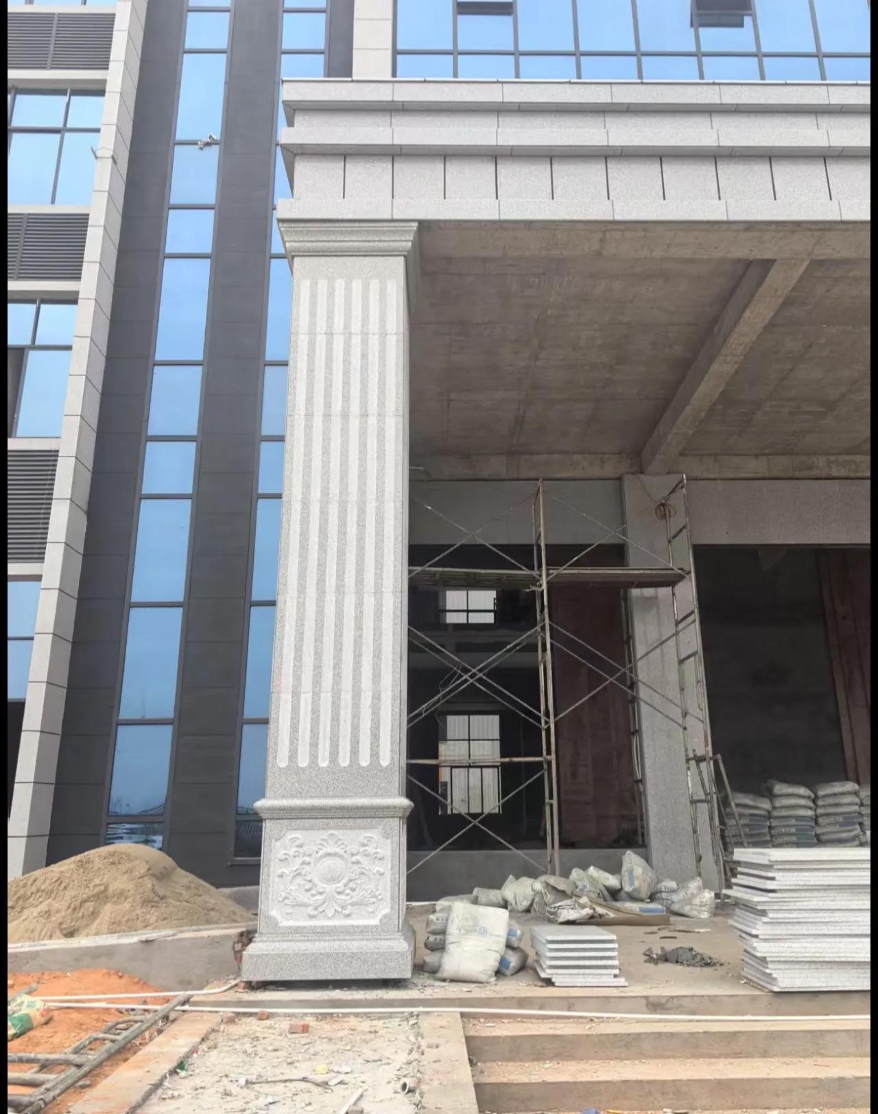 运城 芝麻白光面花岗岩门楼大柱（罗马柱）配雕花底座