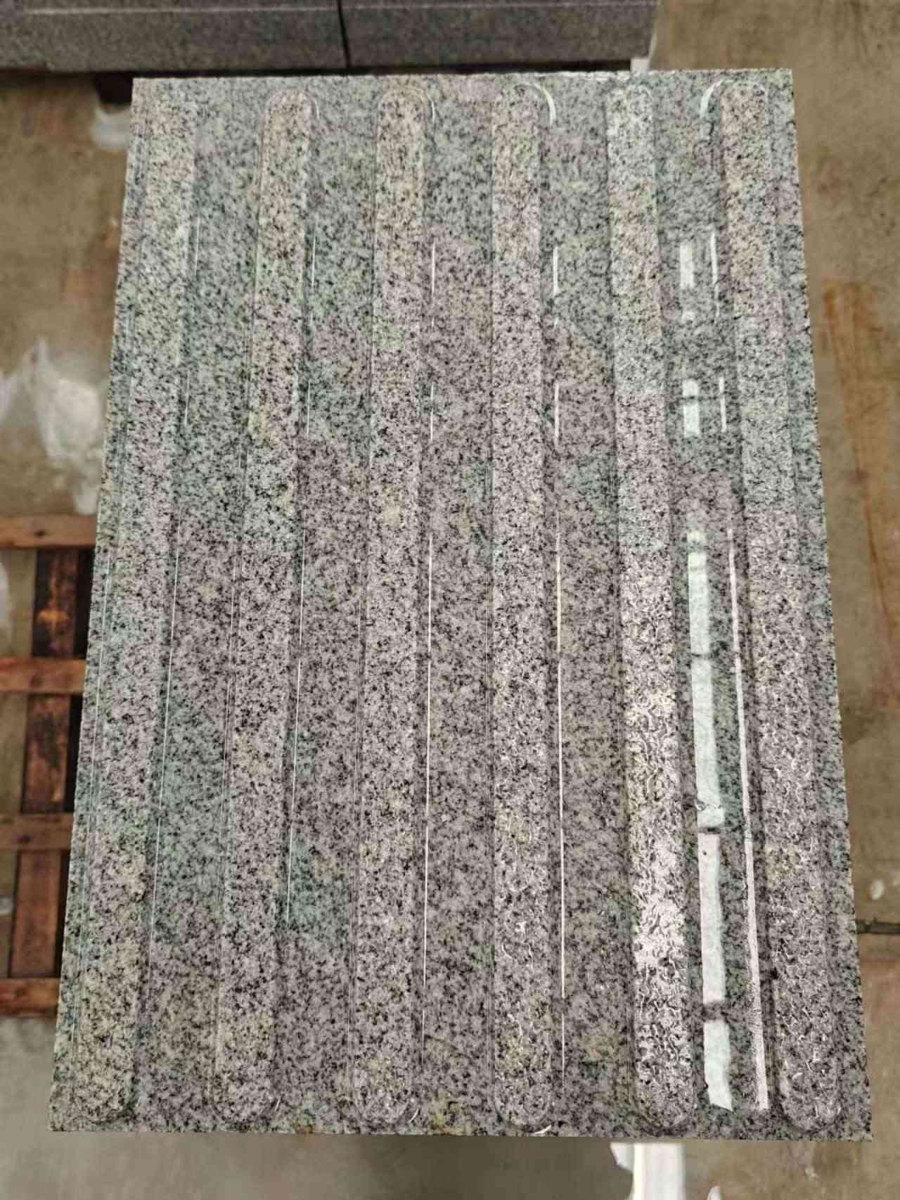 运城 芝麻白花岗岩荔枝面雕刻盲道，盲条