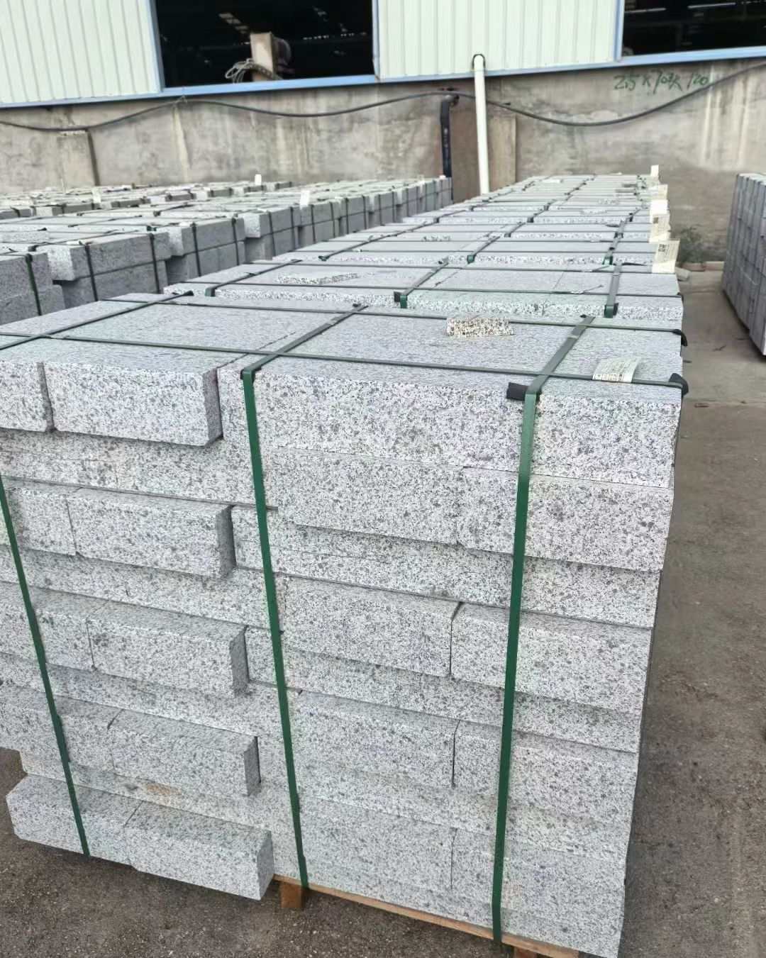 运城 白麻花岗岩路沿石，弧形路沿石，道牙石，马路牙子，界石，路缘石，平沿石，直岩石，平缘石等