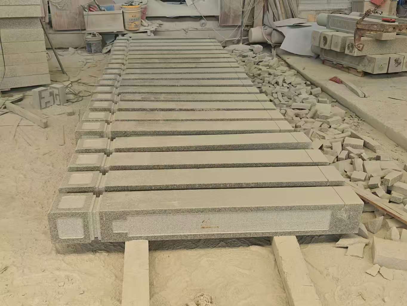 运城 芝麻白异形加工雕刻-栏杆大柱，方柱