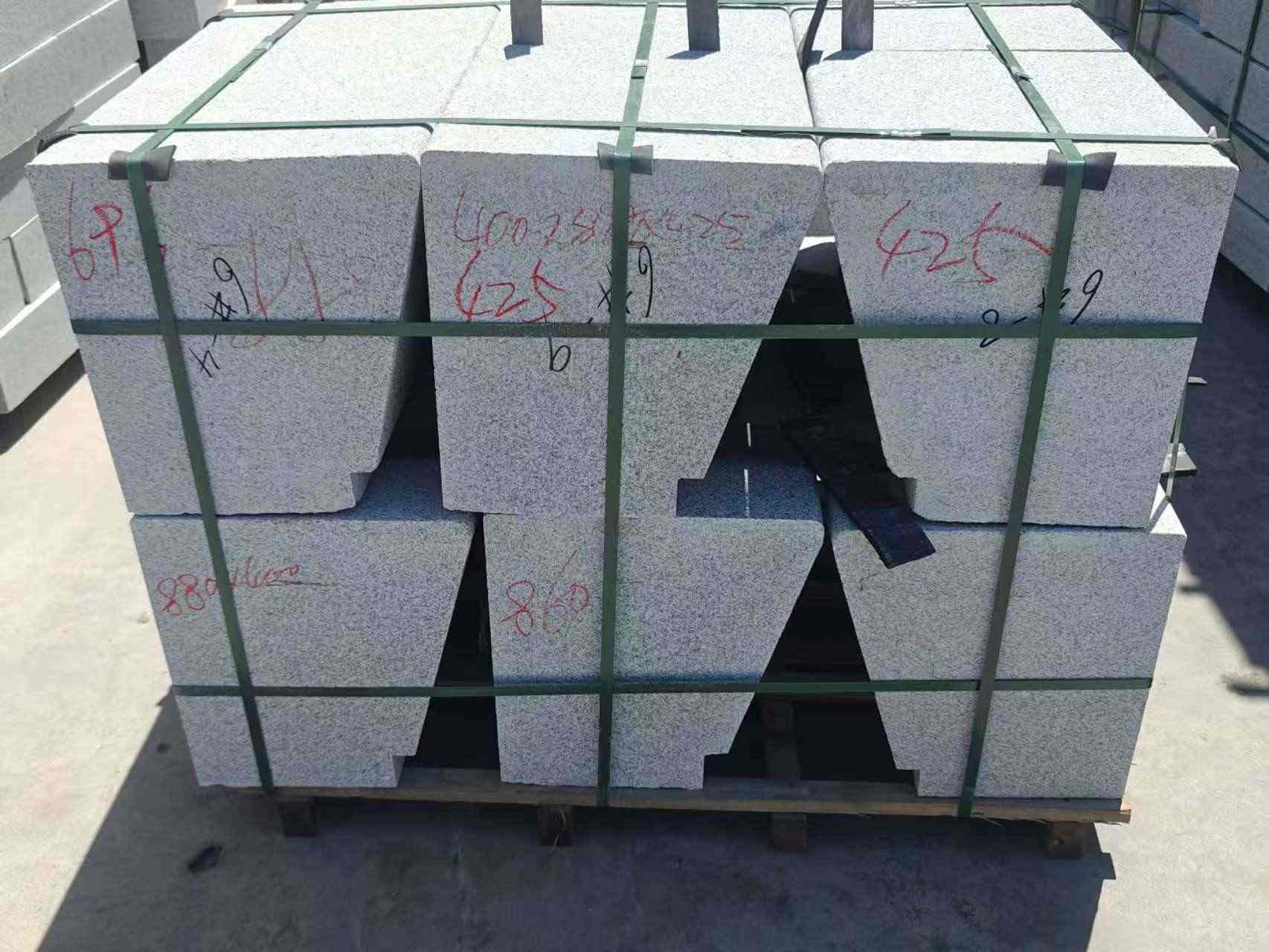 运城 芝麻白异形坐凳，石凳