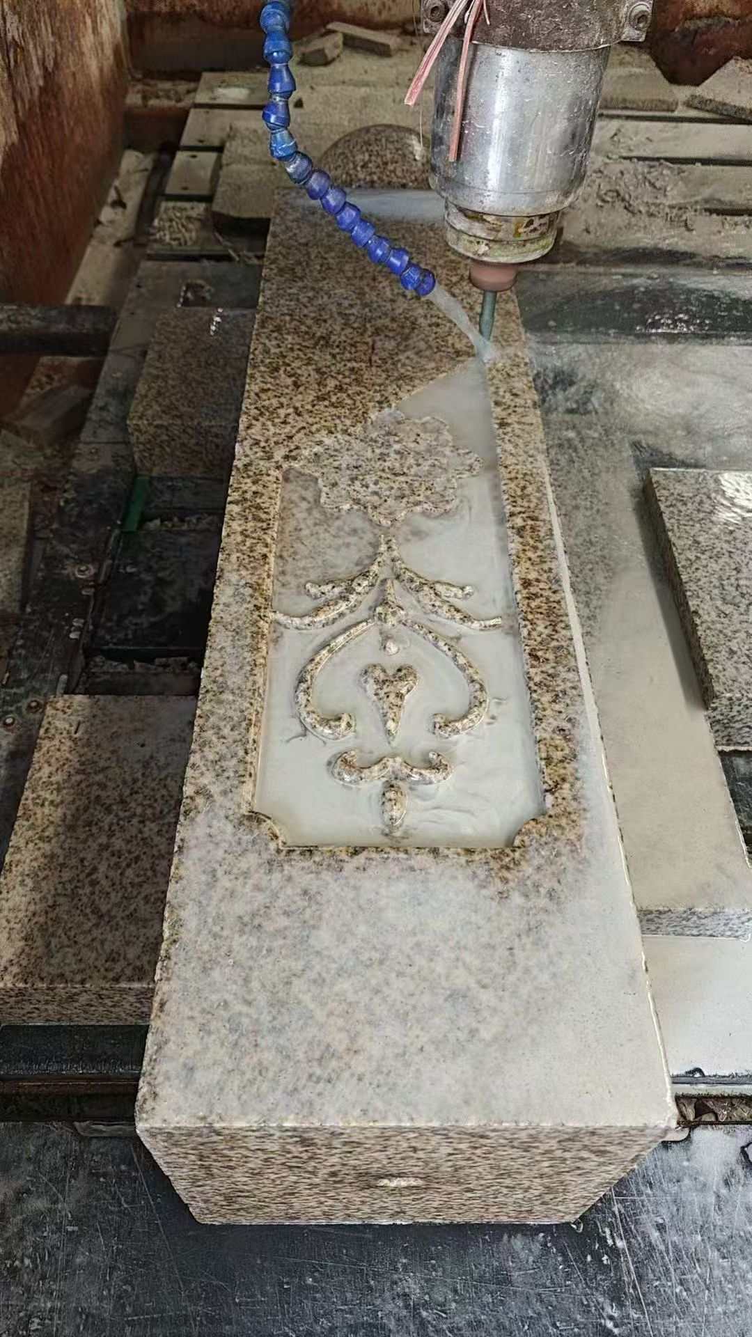 运城 黄金麻花岗岩异形加工雕刻栏杆大柱