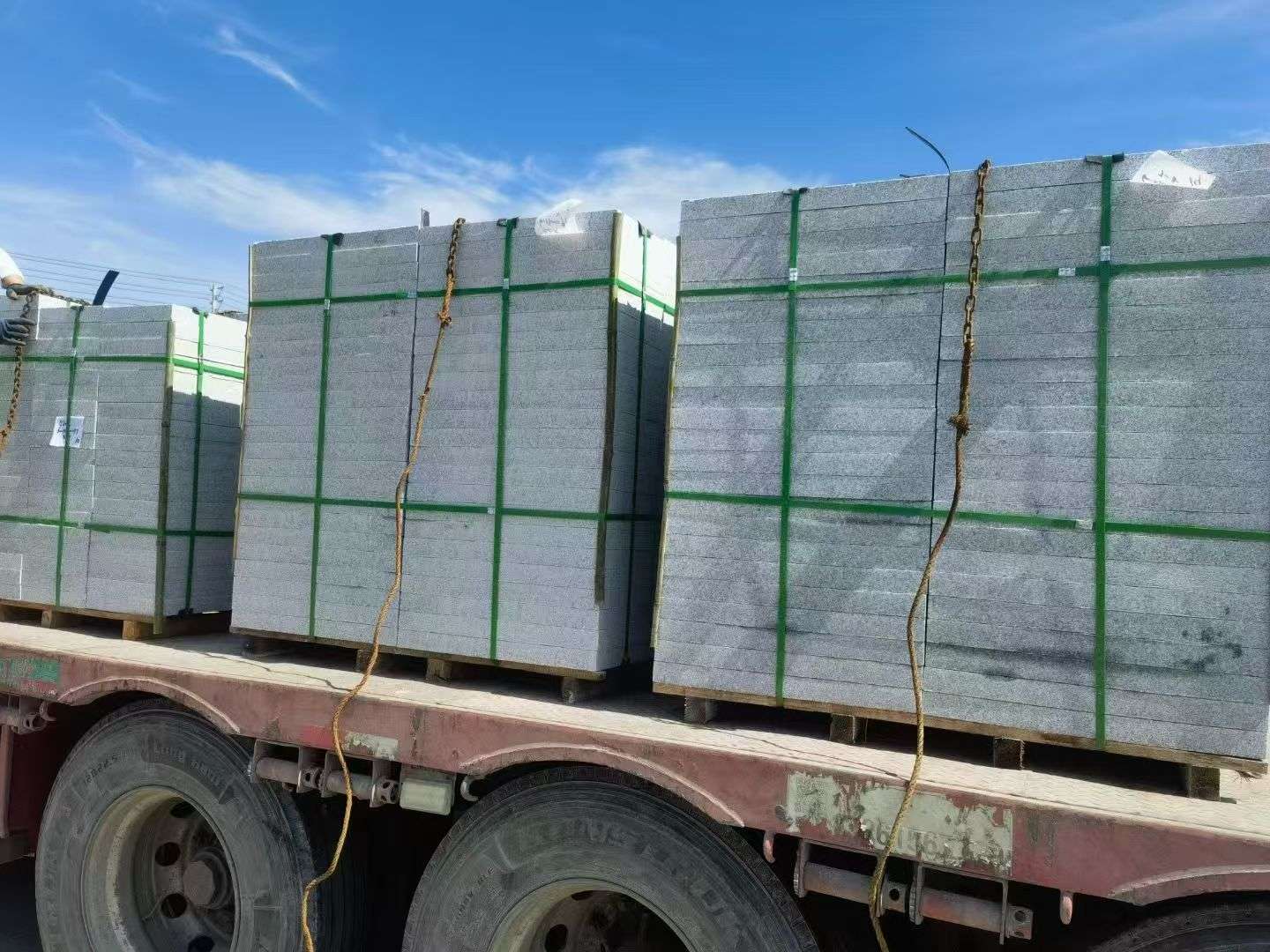 运城 芝麻白花岗岩地铺石装车日常