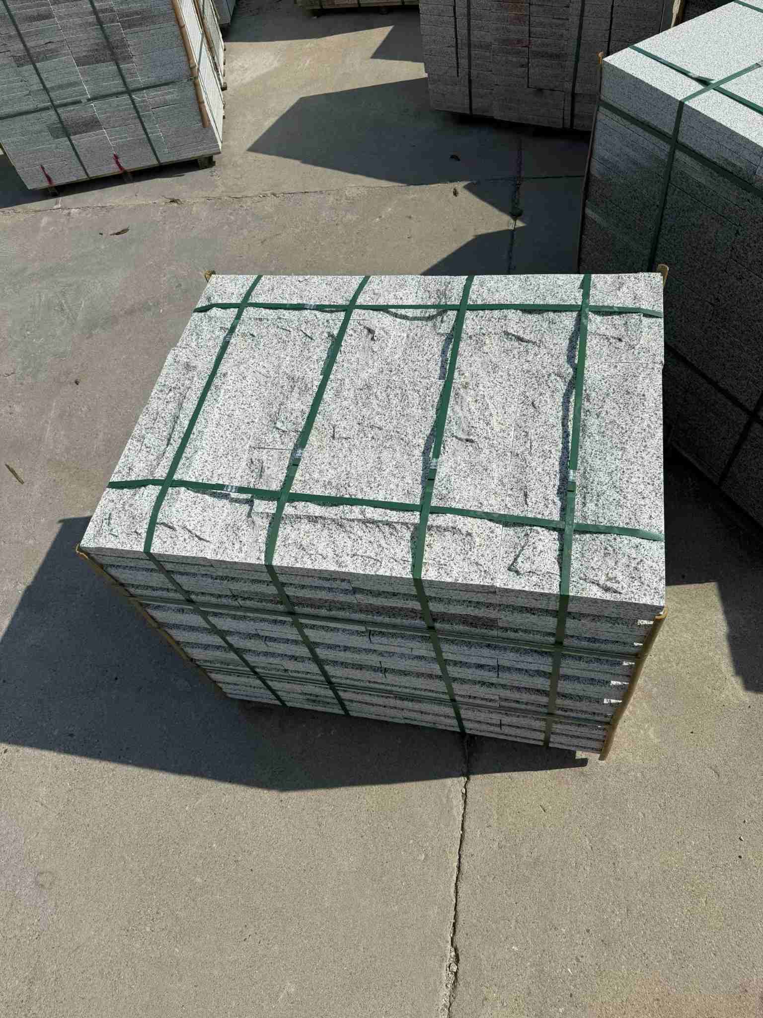 运城 白麻花岗岩石材自然面蘑菇石成品