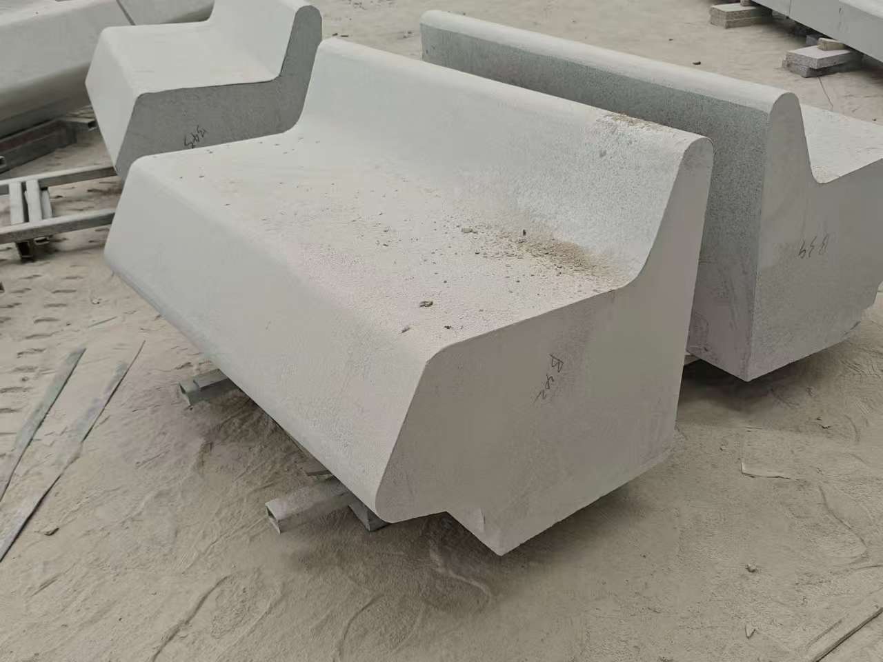 运城 芝麻白花岗岩异形坐凳，石凳