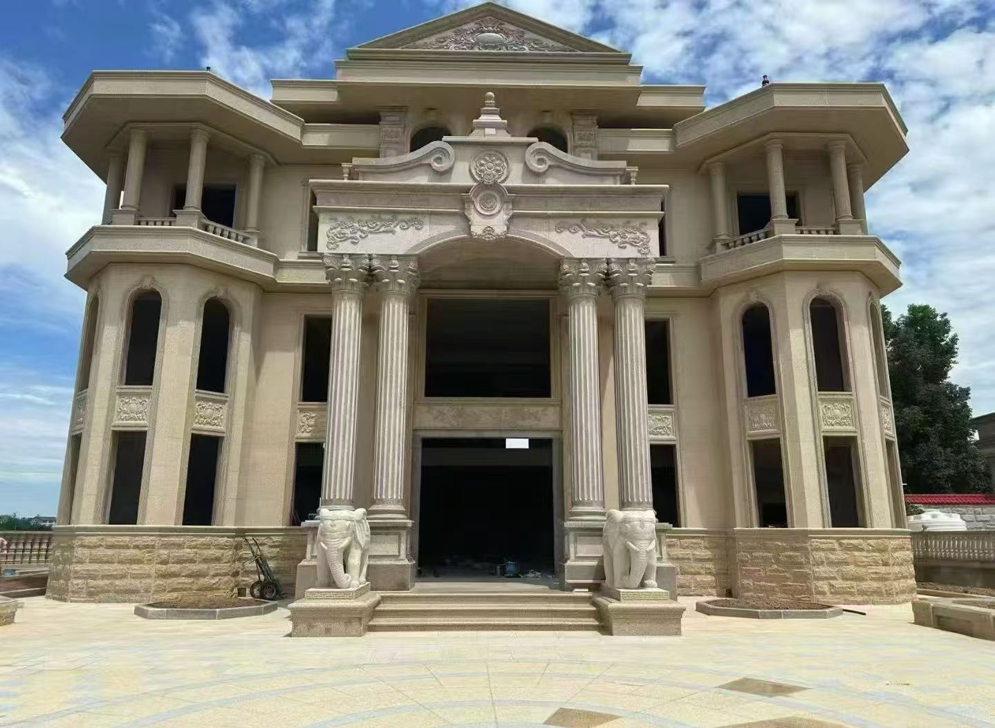 运城 黄金麻别墅外墙干挂，大柱，大象，蘑菇石，雕花板