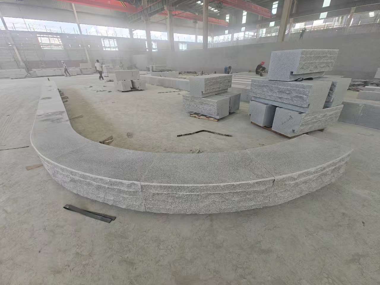 运城 芝麻白异形坐凳，自然面光面弧形加工