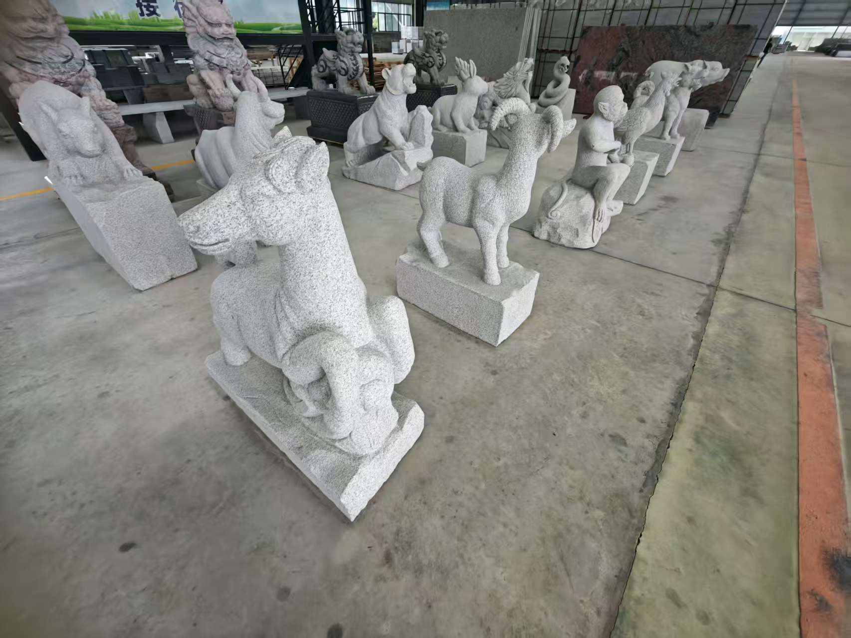 运城 芝麻白花岗岩造型立体雕刻——十二生肖